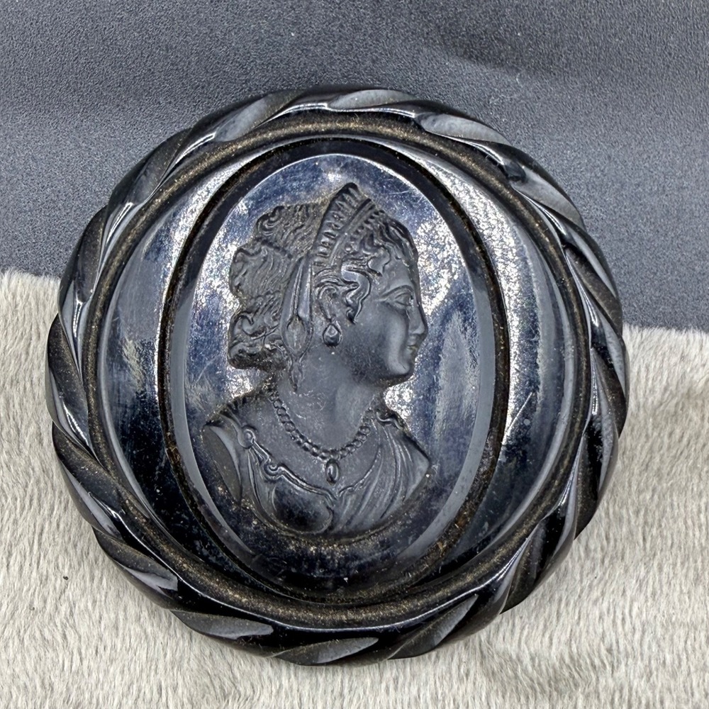 Vintage Cameo Brooch Black Large